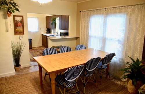 Pierre House | Cozy 2-bedroom bungalow with a river view near downtown