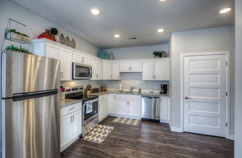 Midtown Condo | Cozy 2-Bedroom Condo in Vibrant Urban Omaha with Convenient Designated Parking