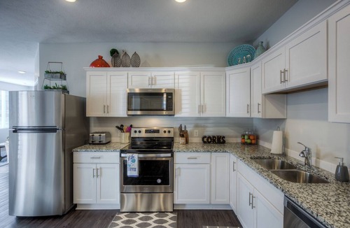 Midtown Condo | Cozy 2-Bedroom Condo in Vibrant Urban Omaha with Convenient Designated Parking