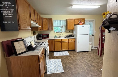 Parsons Cottage | Cozy 2 Bedroom Country Cottage North of Parsons . Sleeps up to 5 people.