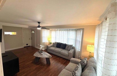 Kansas City House | Cozy 2-bedroom house in peaceful Kansas City with AC