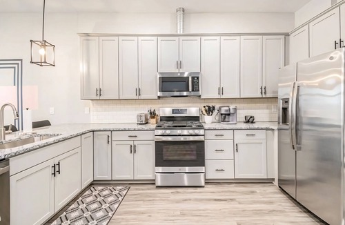 Dundee-Happy Hollow Historic District House | Cozy 2-bedroom townhome in charming Omaha