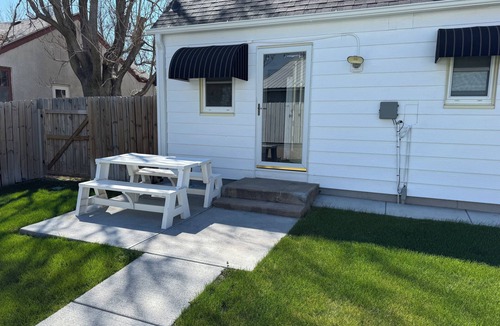 McCook House | Cozy 3-bedroom cottage with AC and WiFi in central McCook location