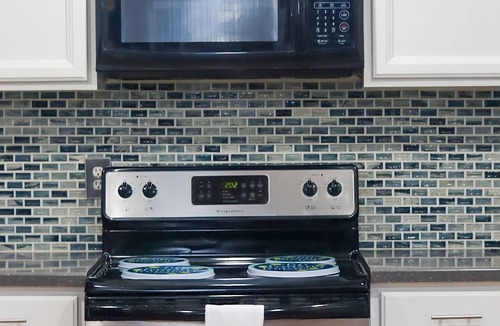 Northeast Kansas City House | Cozy 3-bedroom home in Kansas City with WiFi, AC, and a private backyard.