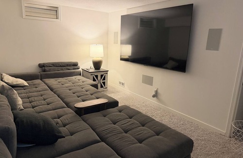 Clive House | Cozy 3-bedroom house in lovely Clive with AC