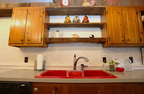 Seward County Cabin | Cozy 4-bedroom cabin with WiFi, near Seward, located on 10 acres.