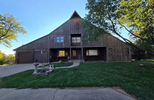 Seward County Cabin | Cozy 4-bedroom cabin with WiFi, near Seward, located on 10 acres.