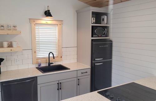 Holton Cabin | Cozy and modern cabin adjacent to Banner Creek Lake by Holton, KS.