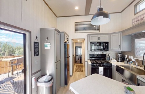 Hill City House | Cozy Bungalow with Hot Tub near Mt Rushmore & Custer State Park