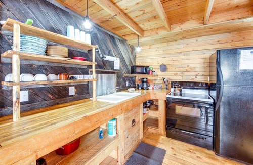 Lake Agnes Cabin | Cozy Cabin for 8 Near Steamboat with Hot Tub Access + Pet Friendly