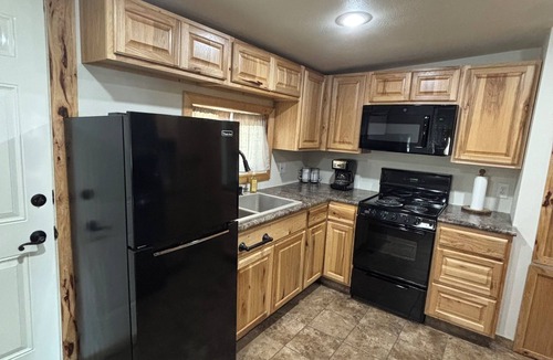 Hays Cabin | Cozy Cabin located in downtown Hays.
