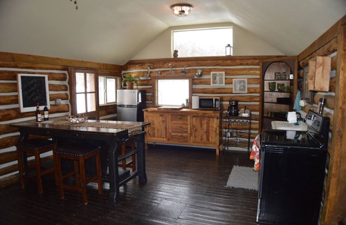 Crawford Cabin | Cozy Cabin on 80 Acres Near Needle Rock