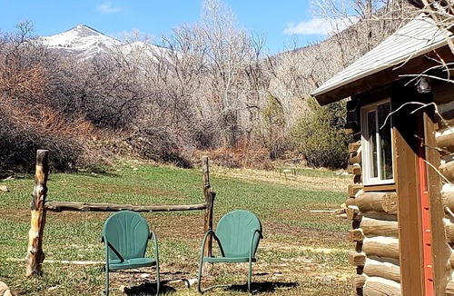 Crawford Cabin | Cozy Cabin on 80 Acres Near Needle Rock