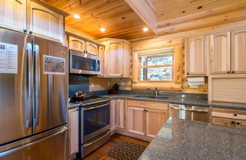 Windcliff Estates Cabin | Cozy Cabin with Pool Table and Stunning Panoramic Mountain Views in Estes Park, Colorado