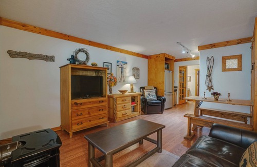 Taos Ski Valley Condo | Cozy Condo in the Pines