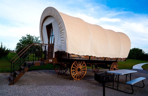 South Oklahoma City House | Cozy Conestoga Covered Wagon for 6 on Oklahoma Farm, for Memorable Glamping Vacations