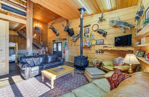 Cora House | Cozy Cora Studio Cabin w/Wind River Mtn Views