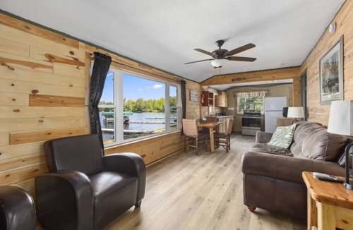 Emily Cabin | Cozy Cottage Steps From the Water