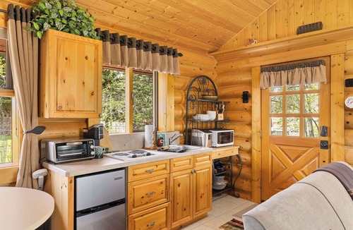 Red Lodge Cabin | Cozy Dog Friendly Creekside Cabin