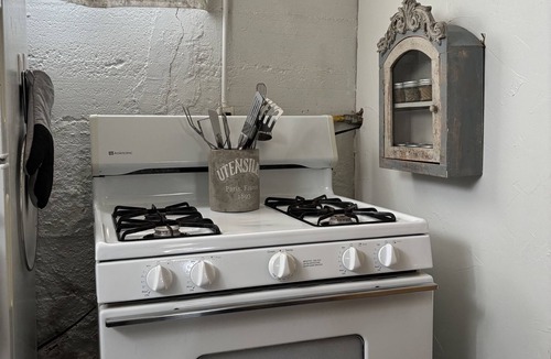Laramie Apartment | Cozy European Cafe Style Downstairs Full Apt. - 1 Block to UW - No SMKG, No Pets