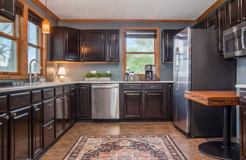 Benson House | Cozy Family Benson Home, 3BR, BBQ & Fenced Yard!