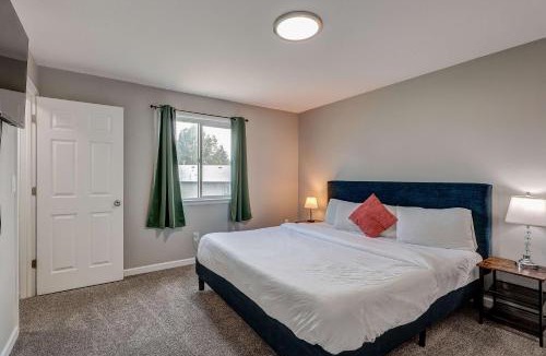 Aurora House | Cozy Family Home with Large Yard near Quincy reservoir