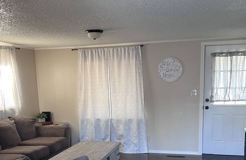 Webb City House | Cozy home with deck. Just 2 miles from Joplin Airport