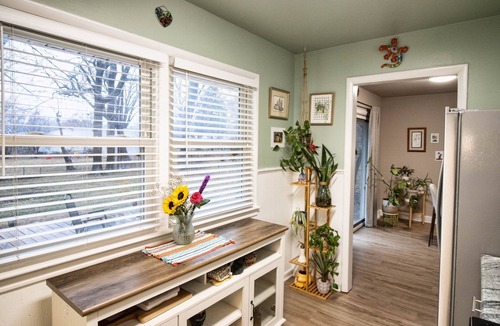 Shawnee House | Cozy KC Home w/Fire Pit! 20 min to Stadium