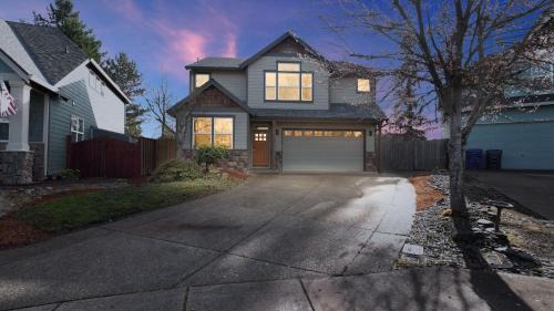Keizer House | Cozy Keizer Escape -Firepit, BBQ & Near Portland home