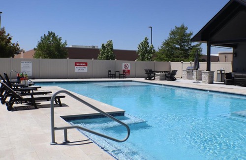 Rogers Apartment | Cozy King Bds, Sectional, Heated Pool, Bike Lift