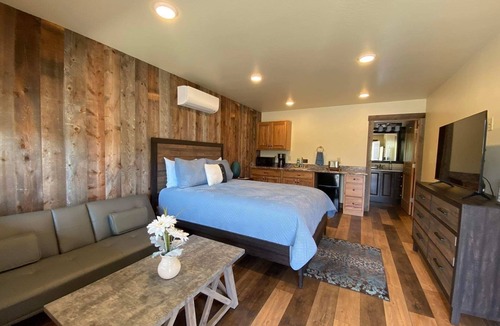 Gardiner Cabin | Cozy lodge with 1 bedroom and WiFi, AC in pleasant Gardiner