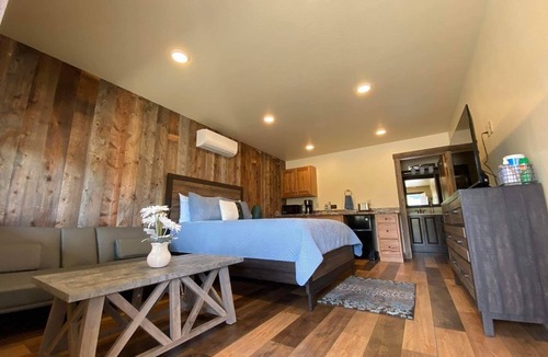 Gardiner Cabin | Cozy lodge with 1 bedroom and WiFi, AC in pleasant Gardiner