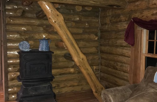 Mercer County Cabin | Cozy log cabin in the country