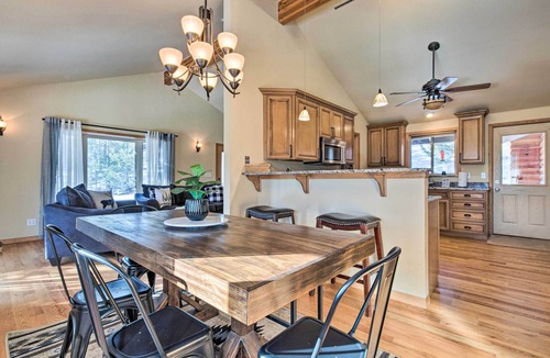 Bailey Cabin | Cozy Mountain Escape: Pet-Friendly Bailey Cabin