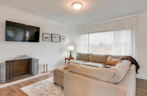 Ferron House | Cozy Mtn-View Retreat w/Yard: Near Hiking & Golf!