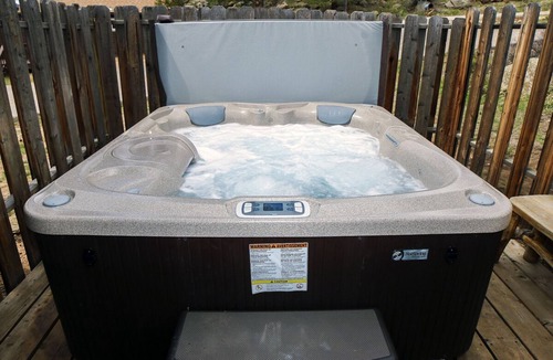 Estes Park Cabin | Cozy One Bedroom Cabin with Personal Hot tub