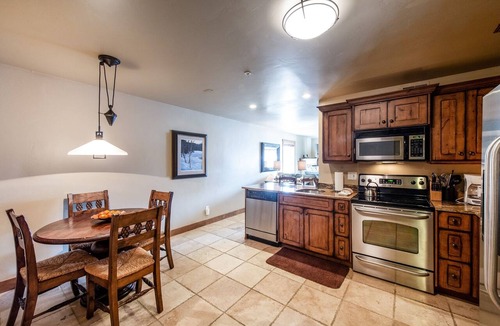 North Park City Condo | Cozy Park City Studio Near Park City Mountain Resort-Full Kitchen & Fireplace