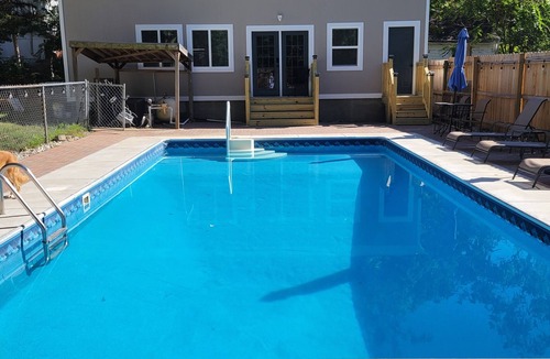 Overland Park Apartment | Cozy Poolside Retreat - Studio Guest House