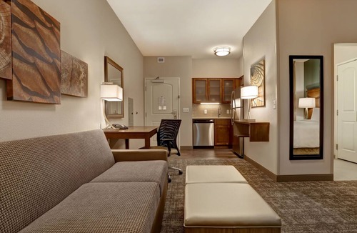 Overland Park Apartment | Cozy Queen Studio w/Full Kitchen, Overland Park