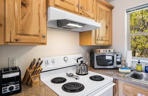 West Yellowstone Cabin | Cozy retreat 1 min to Yellowstone Alpine #1
