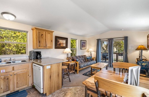 West Yellowstone Cabin | Cozy retreat 1 min to Yellowstone Alpine #1