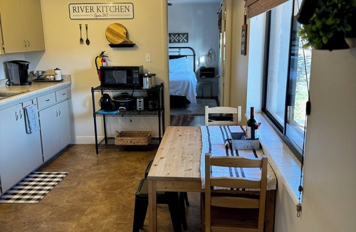 Virgin Apartment | Cozy RIVERFRONT Apt, at Zion NP, River Access and Views, Views, Views!