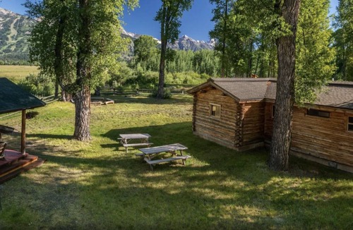 Wilson Cabin | Cozy ski retreat near Jackson Mountain resort