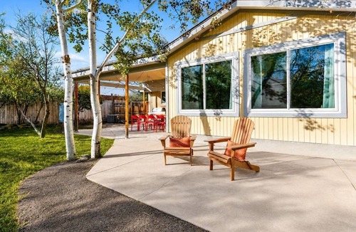 Lamar Heights Area House | Cozy Stay Home | Game Rooms | Spacious Backyard