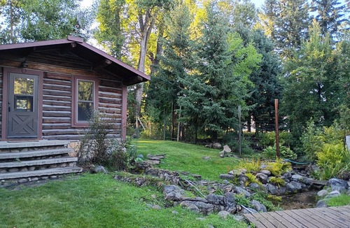 Saddlestring Cabin | Cozy studio cabin in the heart of Story perfect for a short or long term getaway