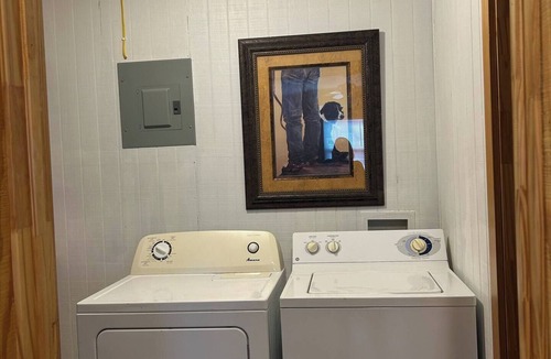 Thurber Apartment | Cozy studio in charming Strawn with AC Country suite #2