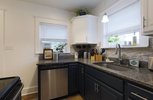 Kansas City House | Cozy Sustainable Stay in Kansas City > 5 Min to Downtown!
