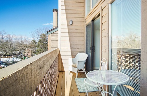 Foothills Condo | Cozy Top Floor 1 Bed Condo on Green Mountain with Cathedral Ceilings