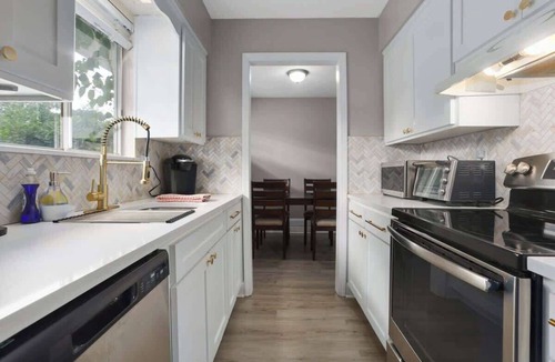Overland Park House | Cozy Updated 3BRAdvent Health