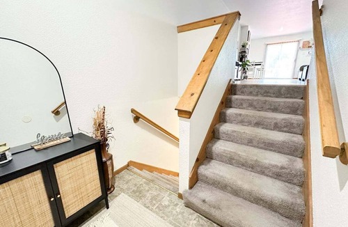 New Century House | Cozy Weekend Getaway In Gardner